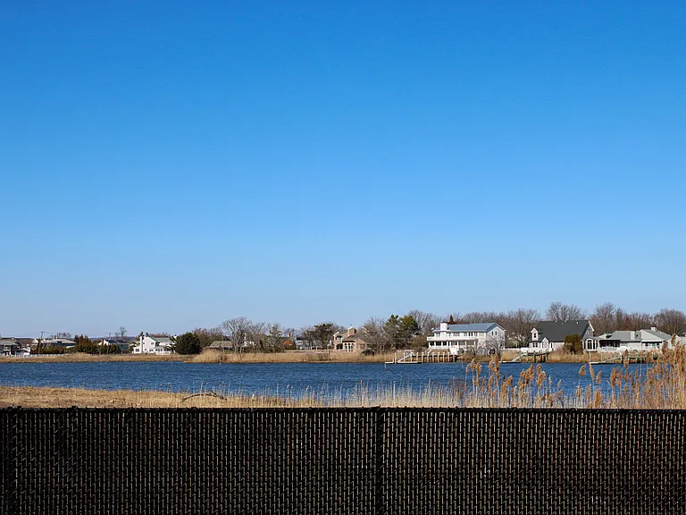 Edgewater Apartments — Photo 13