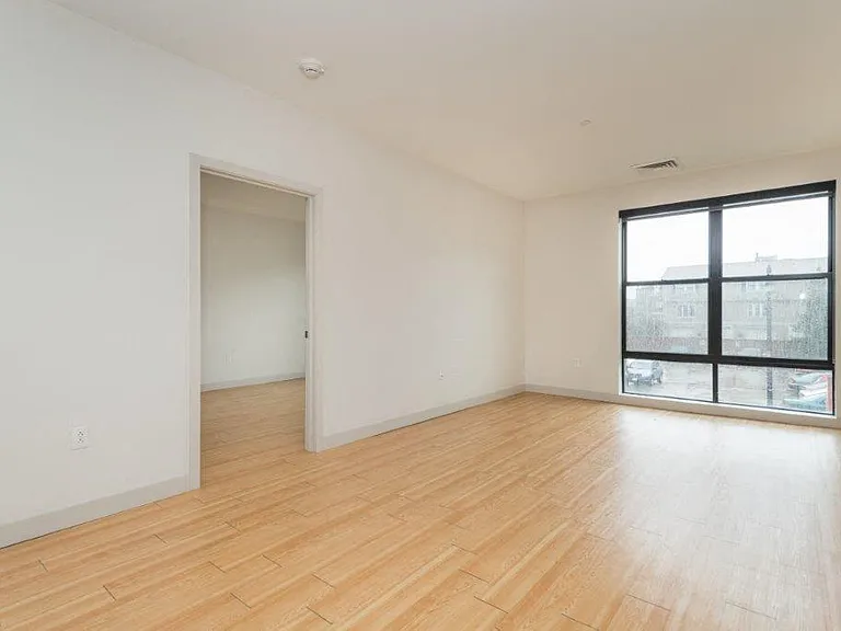 West Square Apartments — Photo 267
