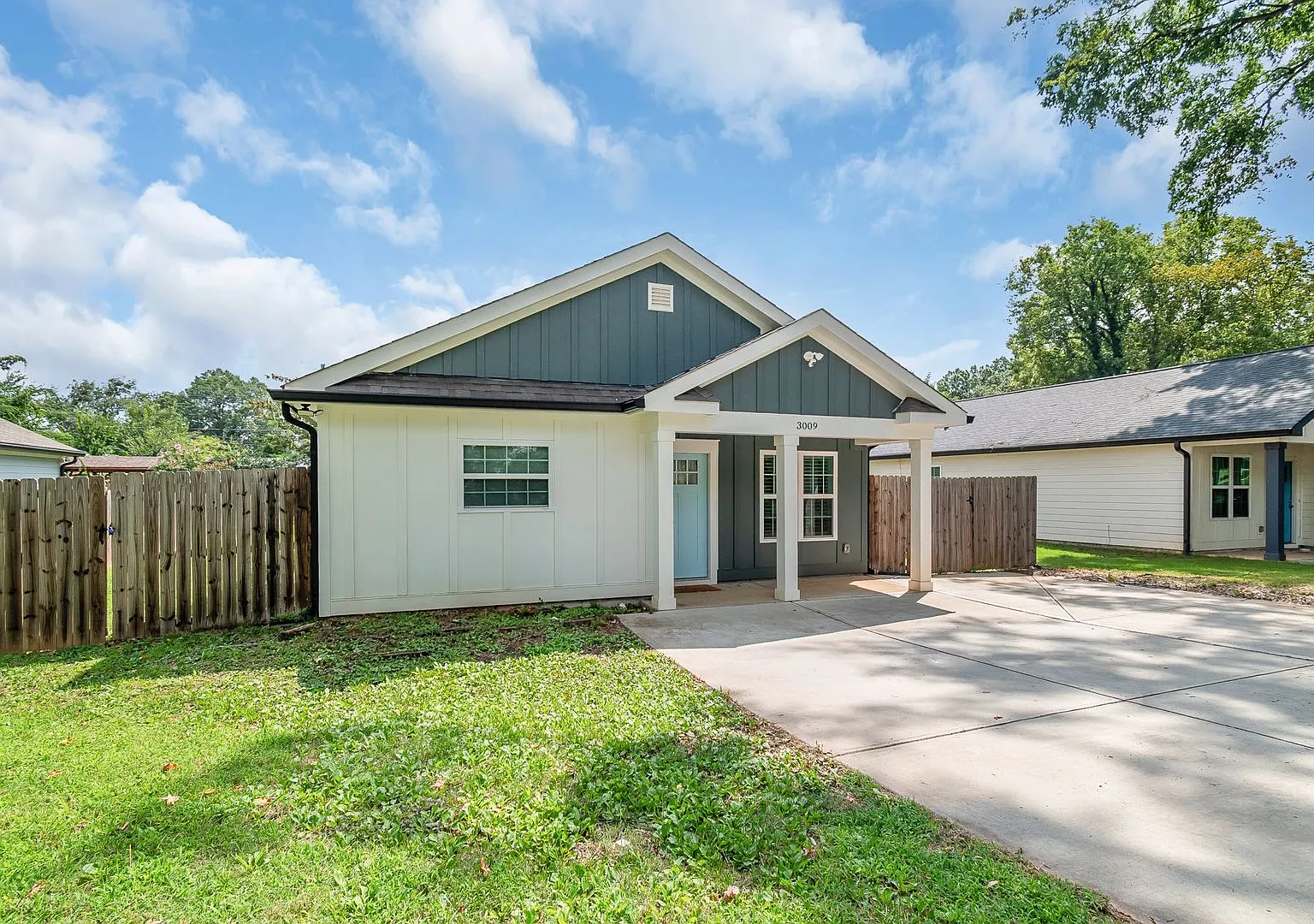 Live Close To The Action Modern 3-Bedroom Rental In Charlotte's Reid Park! — Photo 2