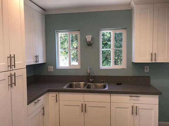 Kitchen /Dining Area