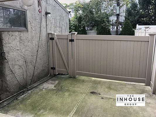 Rented by The InHouse Group | media 13