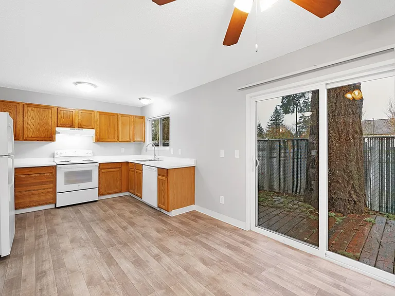 Wetherburne Square Townhomes — Photo 16
