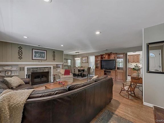 5th image of 13 Split Rock Rd