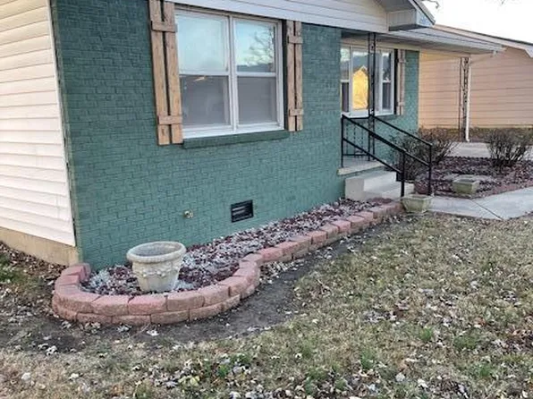 1005 W Saint Francis St, Dexter, MO 63841