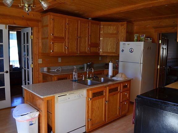 3rd image of 505 Cedar St