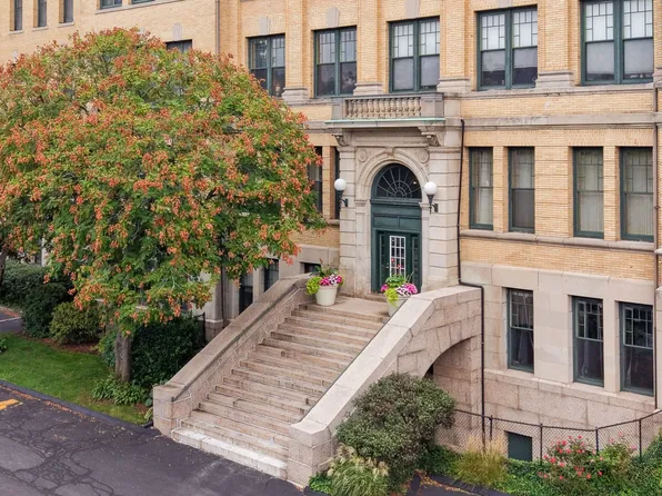 235 State St APT 407, Springfield, MA 01103