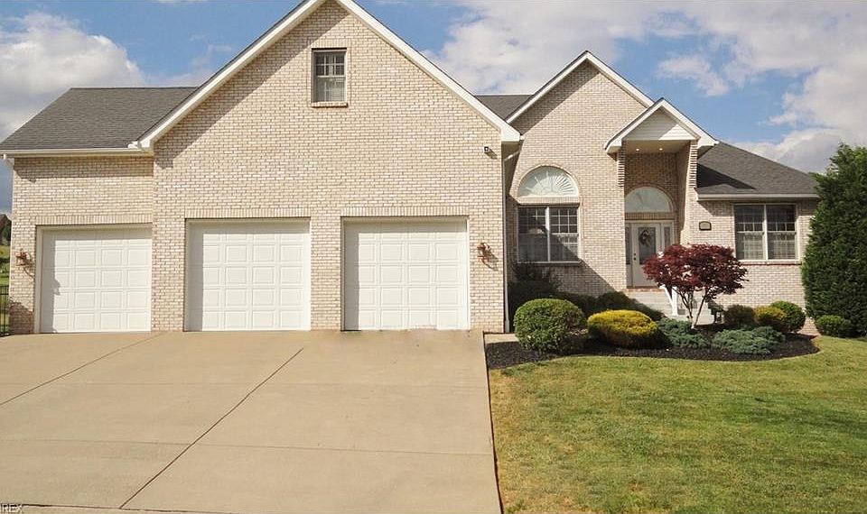 1st image of 32 Harper Dr
