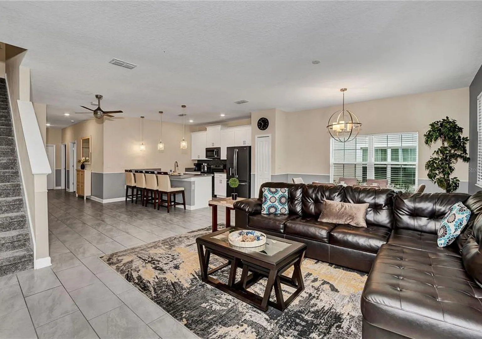 5021 WA - Stunning Townhome with Private Pool — Photo 2
