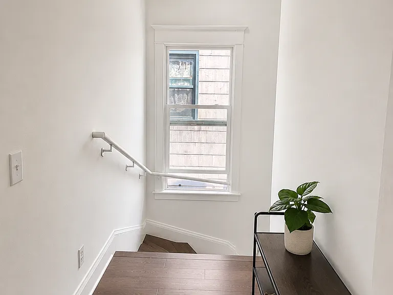717 17th Ave #B — Photo 2