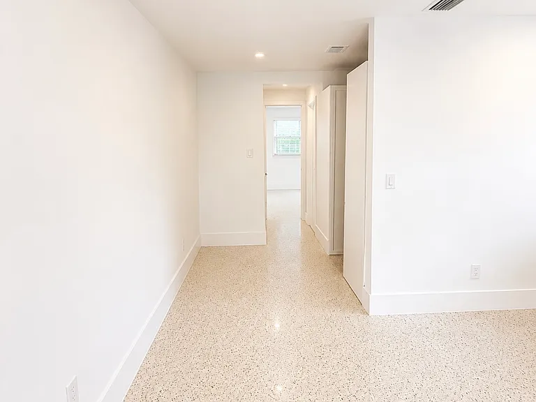 34 SE 1st Ave #B — Photo 6