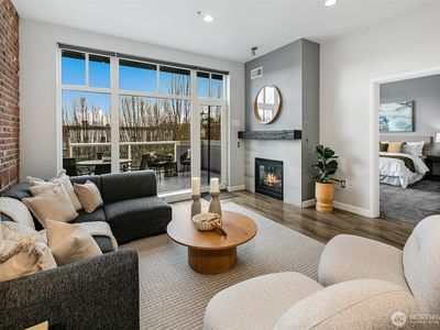 17 W Mercer Street #302, Seattle, WA, 98119