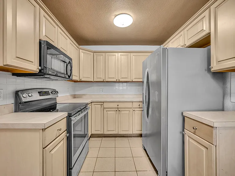 1816 Mizell Ave — Photo 14