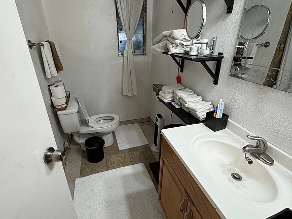 4th image of 2880 Sargent Ave