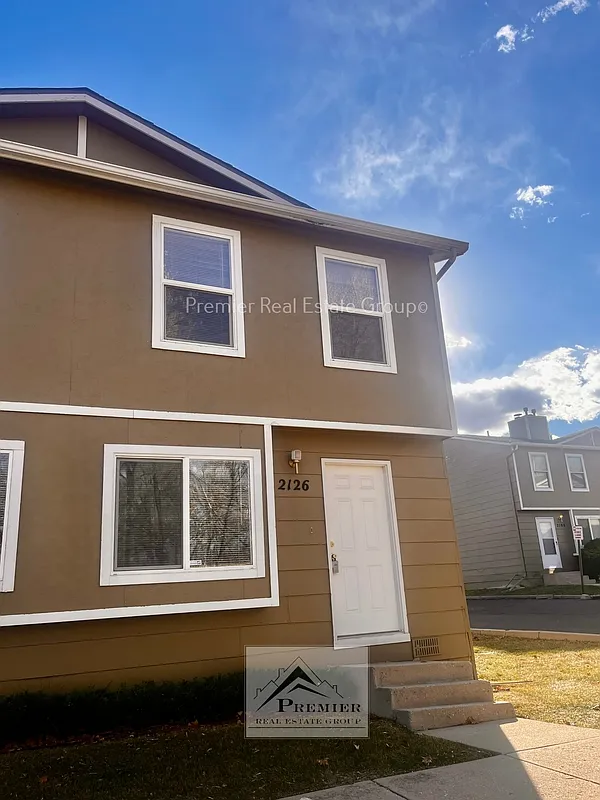 2 bed, 1.5 bath, 992 sqft, $1,400 — Photo 2
