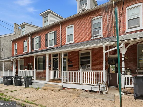 3rd image of 317 Hall St
