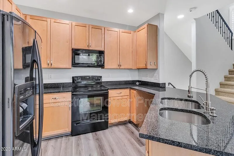 4 bed, 2.5 bath, 1619 sqft, $1,945 — Photo 3