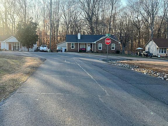 5th image of 326 Pitt Ln