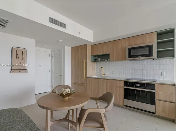 159 NE 6th St #3404, Miami, FL 33132