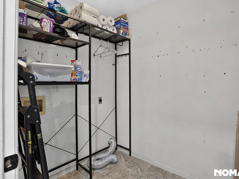 1620 Winthrope Dr — Photo 3