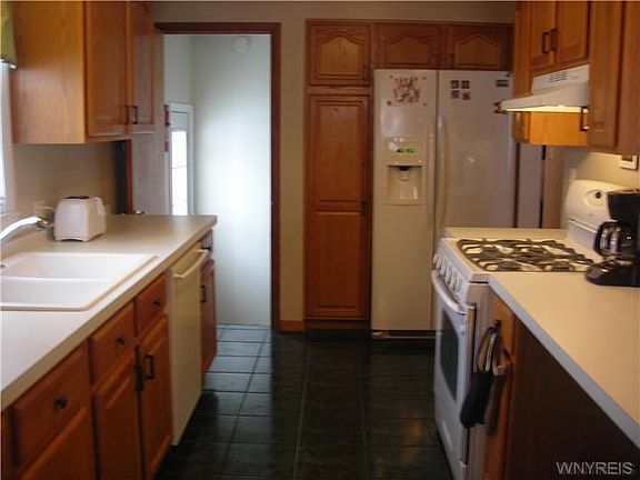 4th image of 63 Larned Ln