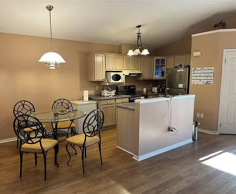 2 bed, 1500 sqft, $1,699 — Photo 3