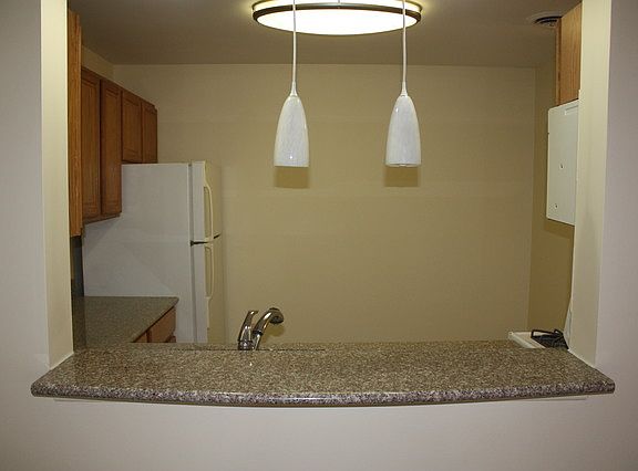 5th image of 920 N Sterling Ave Unit 103