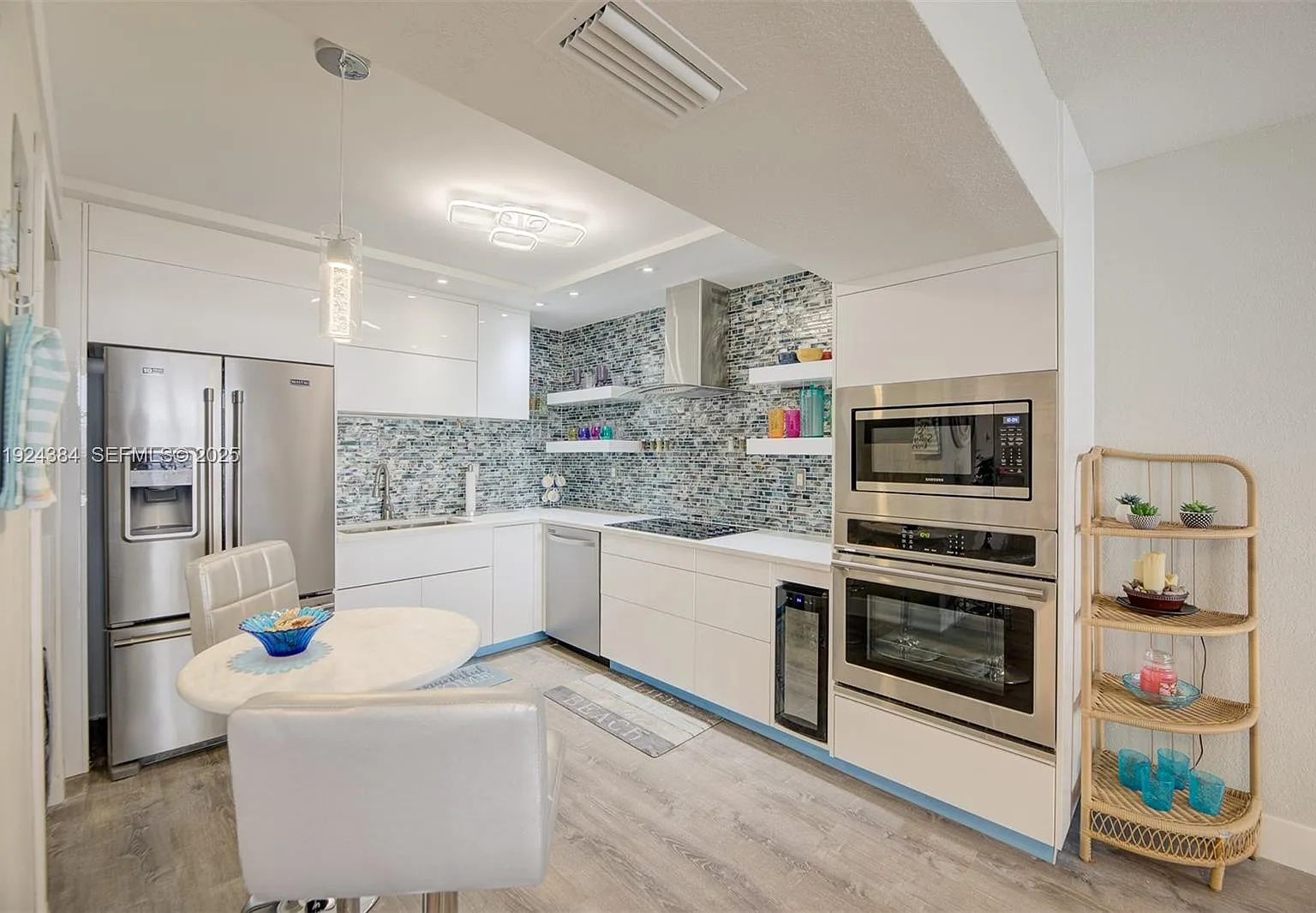 Sea Air Towers Condo — Photo 3