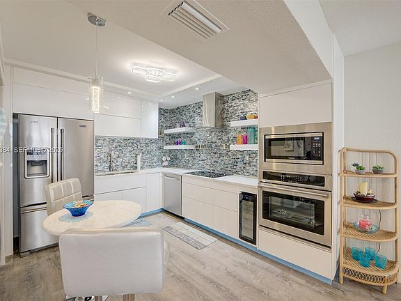 3rd image of 3725 S Ocean Dr APT 601