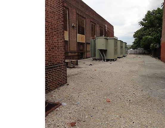 5th image of 1835 W Oxford St