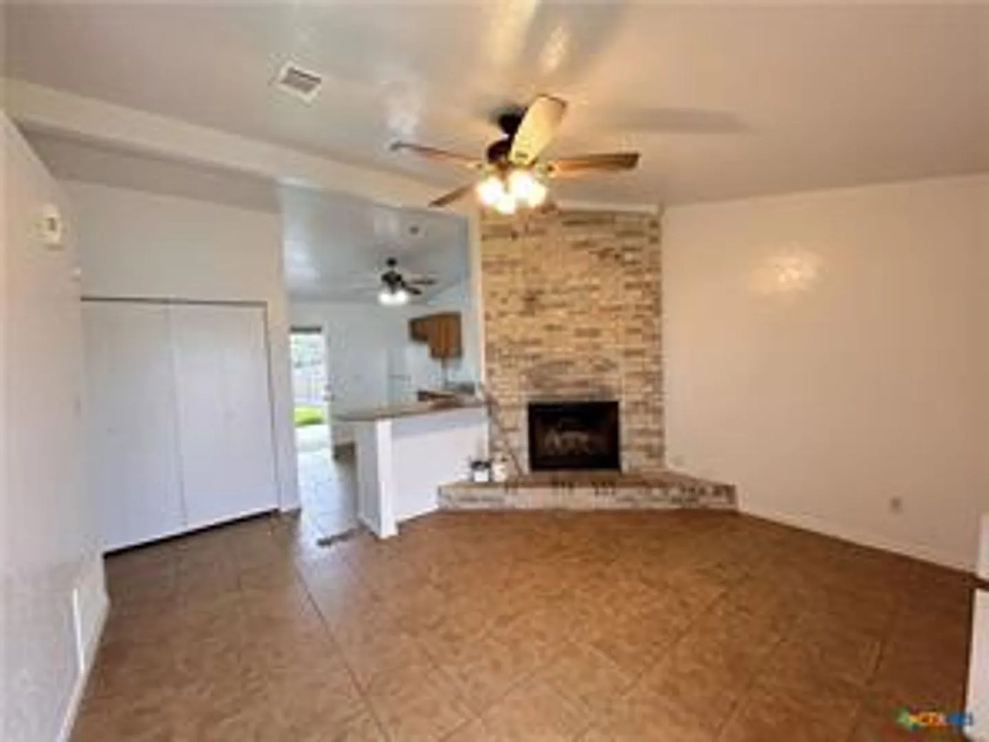 2 Bed / 1 Bath Duplex Unit In Killeen — Photo 2