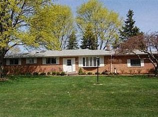 2506 Townhill Rd, Troy, MI 48084