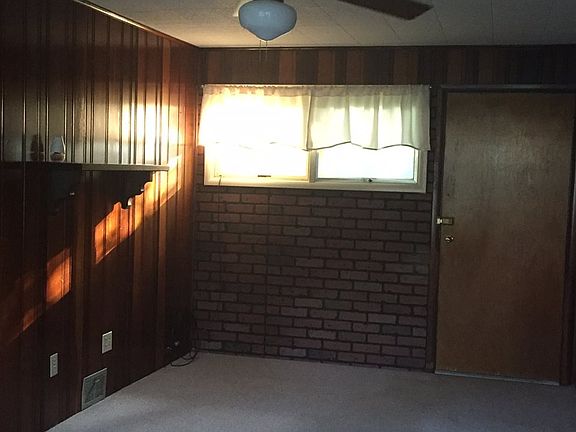 4th image of 2108 Greenview Dr