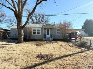 707 S Main St, Grandfield, OK 73546