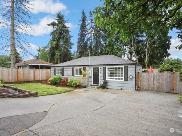 819 S 194th Street, Des Moines, WA 98148