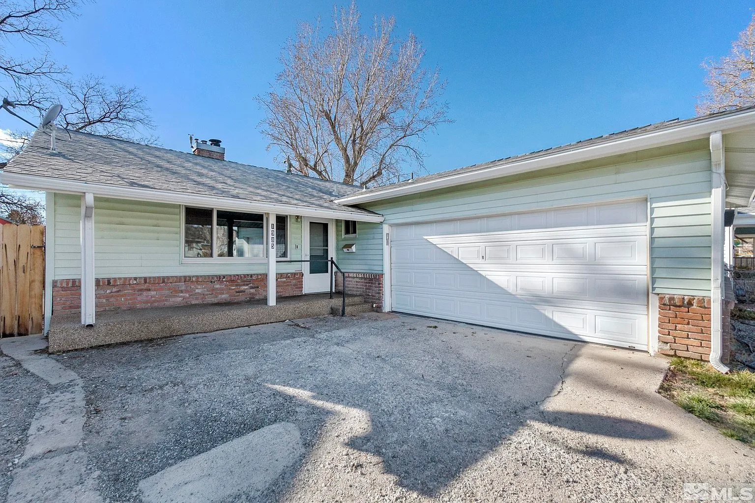 1985 Phillips St photo 1