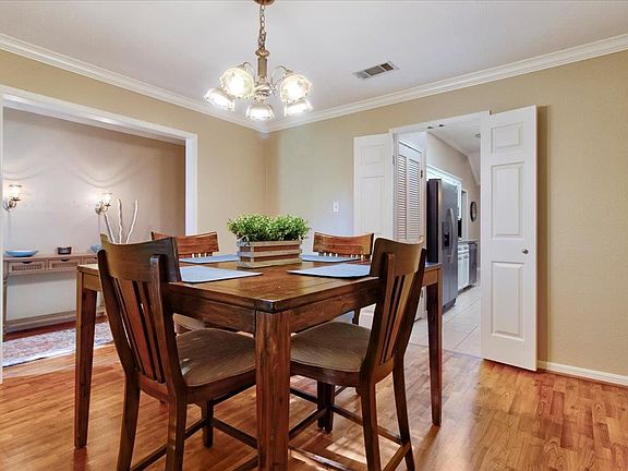 4th image of 1201 Glen Meadow Ln