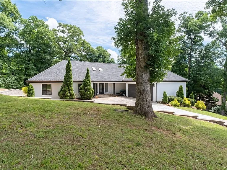 4610 Morton Rd — Photo 3