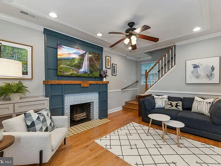 2219 Kearny St NE — Photo 4