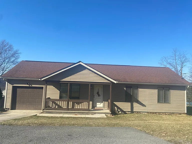 162 E Hillview Dr — Photo 1