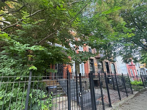 3rd image of 3633 S Prairie Ave