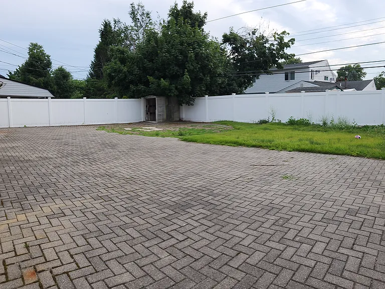 34 Arch Ln — Photo 14
