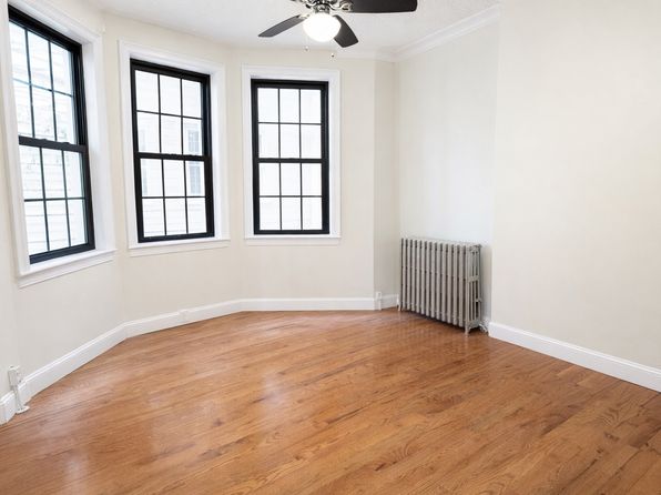 22 Chestnut St Floor 1