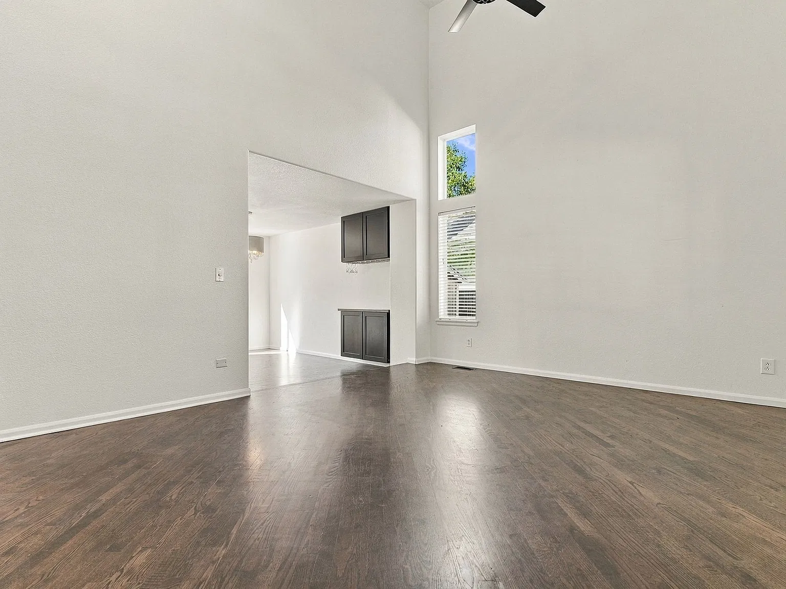 4 bed, 2.5 bath, 2083 sqft, $3,450 — Photo 4