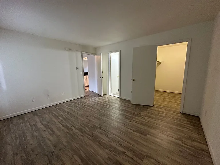 University Park Apartments near Cornell University — Photo 178