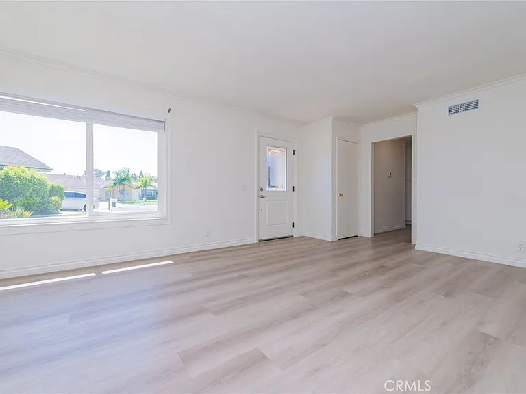 4881 Winvale Ave — Photo 5