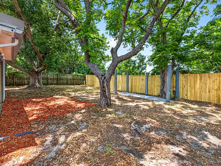 7633 Rottingham Rd — Photo 12