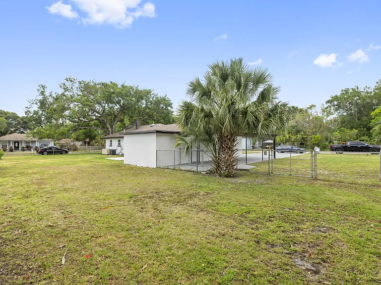 408 W Virginia Ave — Photo 24