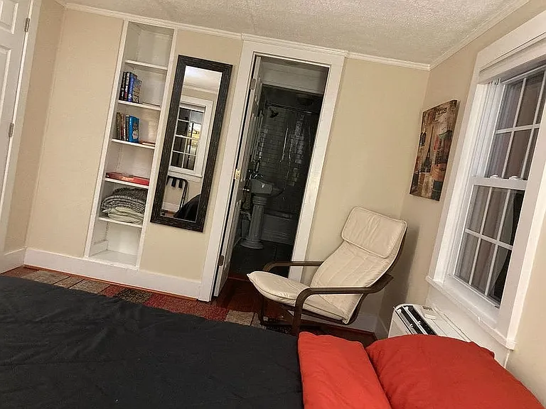 252 Loudoun St SW — Photo 3