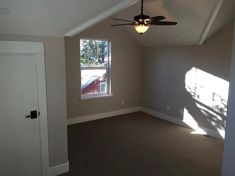3 bed, 2.5 bath, 1322 sqft, $3,300 — Photo 2