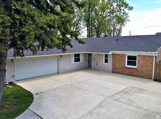 549 Redwood Rd, Bolingbrook, IL 60440